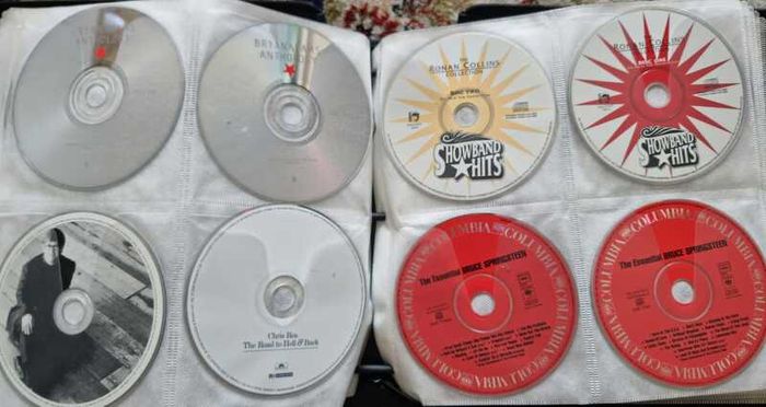160 CD + Case. All CD's in perfect playable condition.