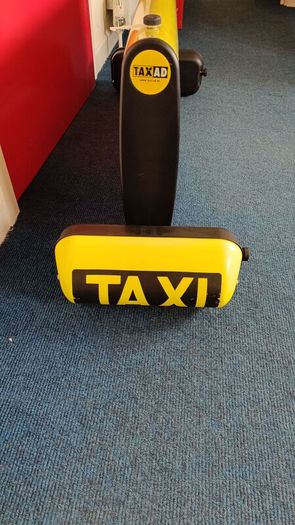 Taxi roof sign