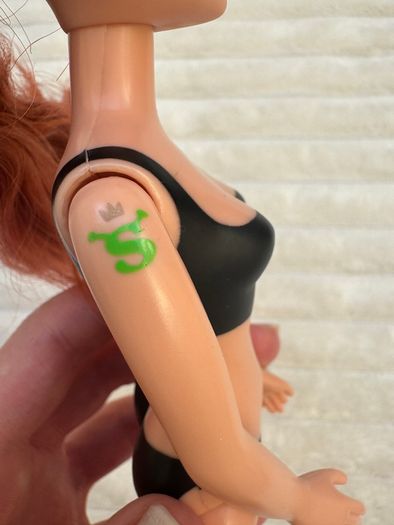 Shrek Princesses Princess Fiona Kung Fu Action Doll Dreamworks 2007 Used Her legs are a bit too lose Please see photos