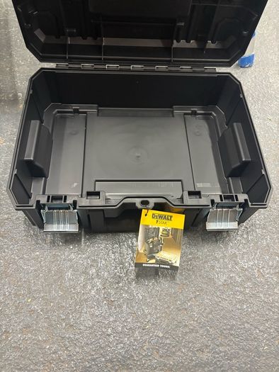 4 dewalt stackable boxes new