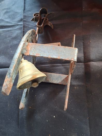 Beautiful Old Iron Wall Mounted Last Call Horseshoe and Brass Bell, Postage Available