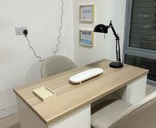 nail table for rent
