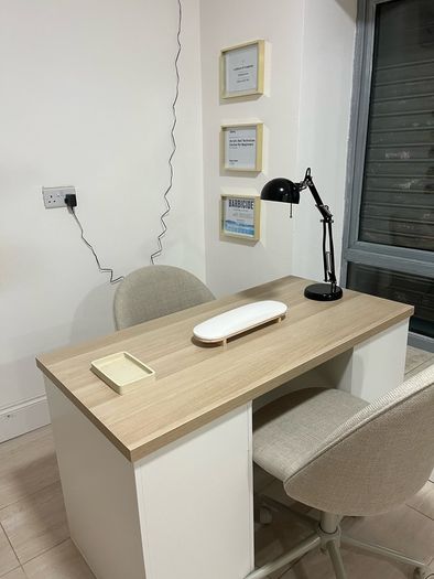 nail table for rent