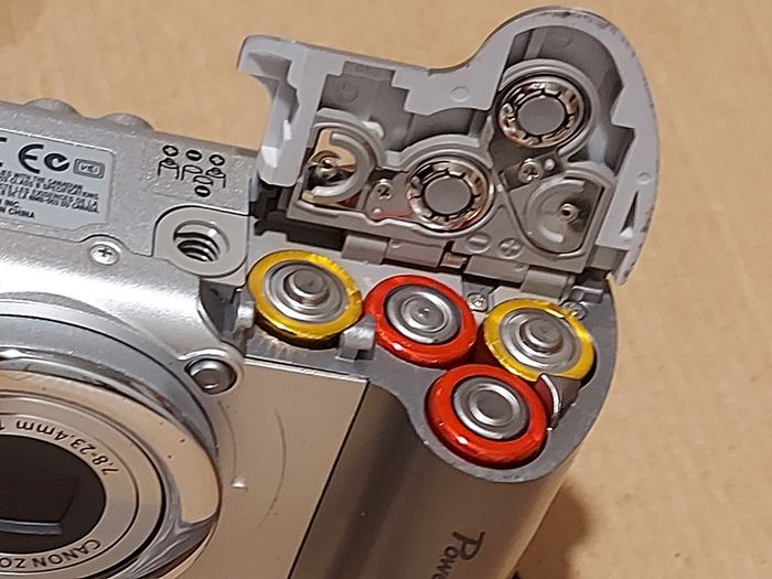 Canon PowerShot A80 Digital Camera, with carry case, working fine and in excellent condition