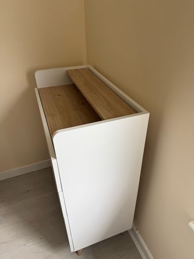 Chest of Drawers with Shelf