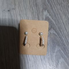 2 pairs pearl earrings