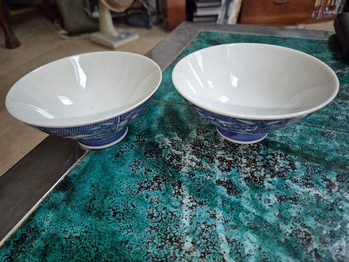 2 Japanese bowls