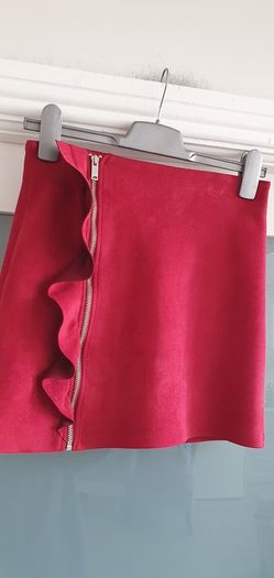 BERSHKA faux suede raspberry ruffle mini skirt Sz S (6-8UK) - Bnwot