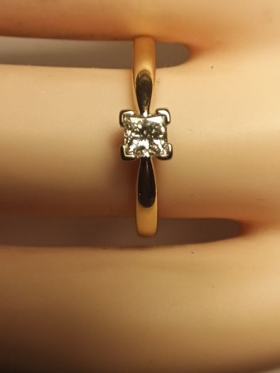 18ct Gold Vintage Refurbished Petite Diamond Solitaire Ring