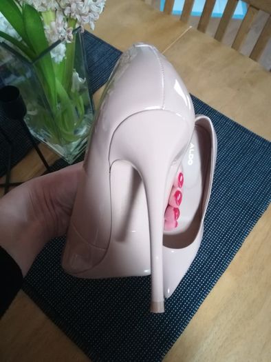 Aldo elegant stilettos in beige color