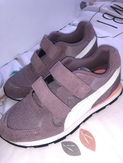 Girls Puma Runners UK2