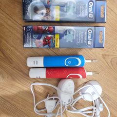 oral b kids electric toothbrush x 2 With charger and 8 brand new heads