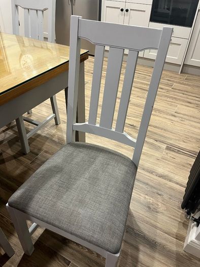 Solid wood extendable Kitchen Table with glass top & 6 chairs
