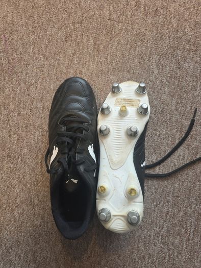 football/rugby shoes