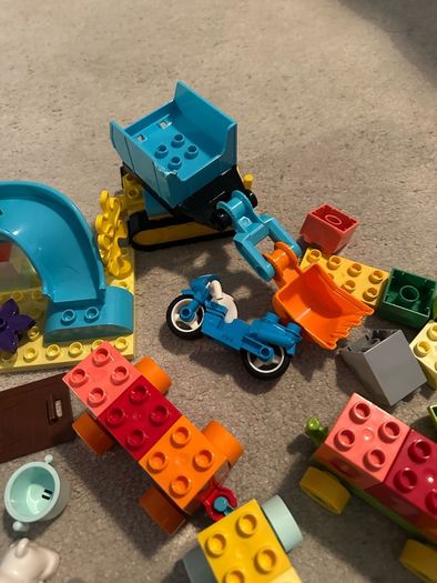 Huge Lego Duplo Joblot / bricks / mini figs / accessories