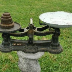 An Antique 10Lb Avery Scales & weights