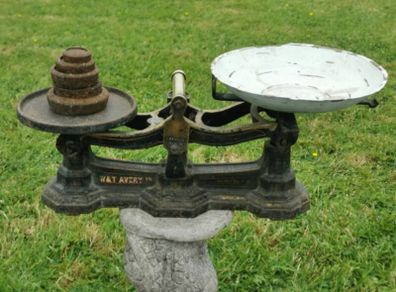 An Antique 10Lb Avery Scales & weights