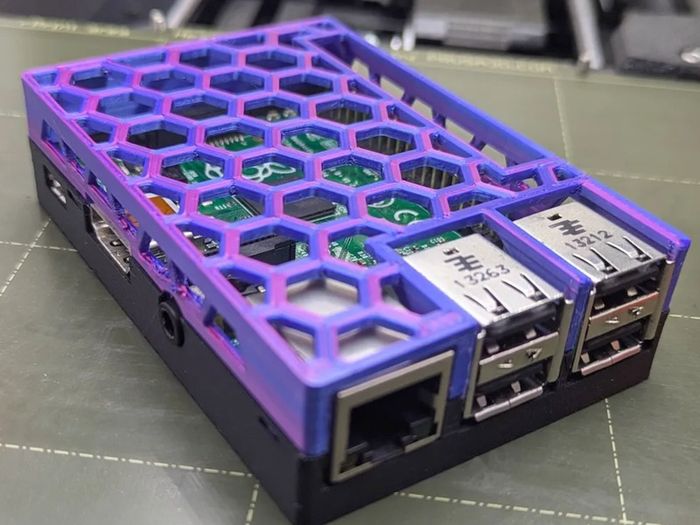 Raspberry Pi 3D printed honeycomb case