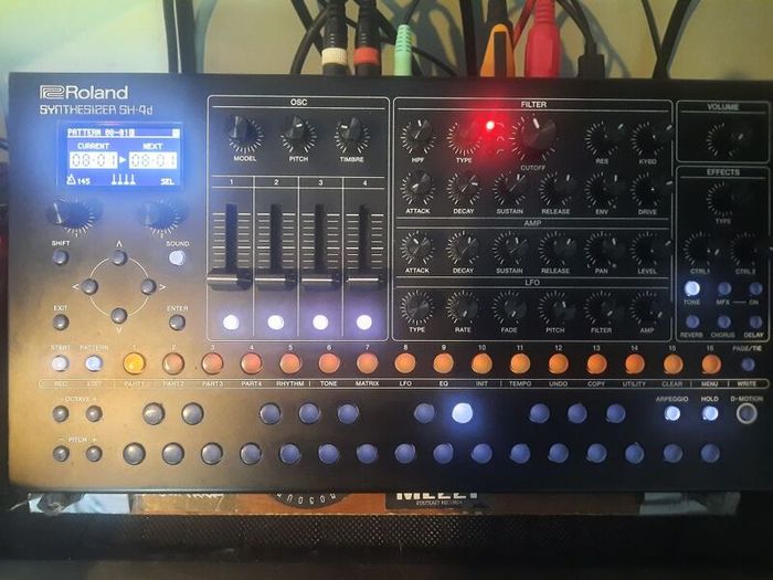 Roland SH4D