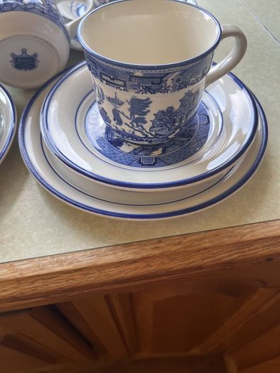 Vintage Arklow Pottery "Willow " 20 piece Teaset in Mint condition