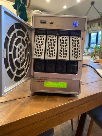 Netgear readyNAS NV+