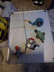 Regulators & hanging bracket