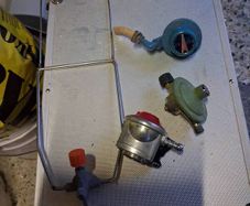 Regulators & hanging bracket