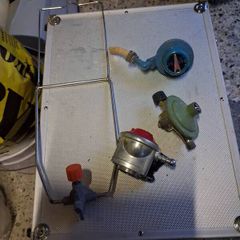 Regulators & hanging bracket