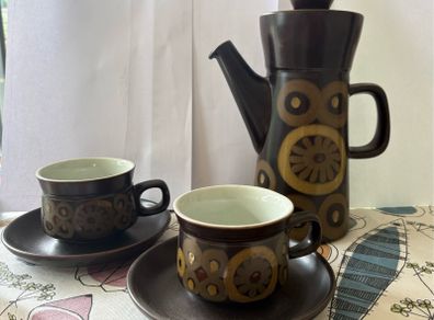 Mid century coffee pot, cups & saucers