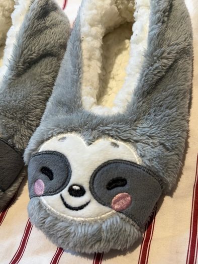 Cute Fluffy Cozy Sloth Slippers Size S!
