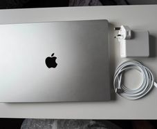 Apple MacBook Pro 16" M1 Pro 16GB RAM  10-Core Low 145 Battery Cycles