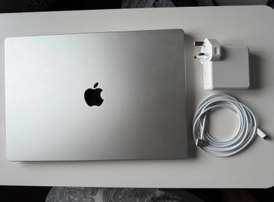 Apple MacBook Pro 16" M1 Pro 16GB RAM  10-Core Low 145 Battery Cycles