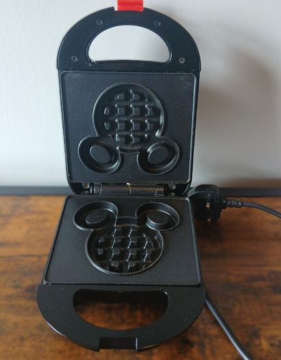 Official Disney Mickey Mouse Waffle Maker (Model DCM-9UK) Good Working Order