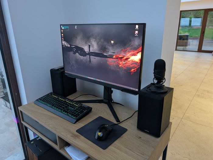 Samsung Odyssey G7 28" 4K 144Hz Gaming Monitor - Mint Condition