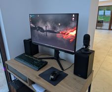 Samsung Odyssey G7 28" 4K 144Hz Gaming Monitor - Mint Condition
