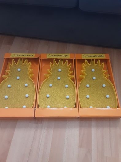 Light/Pineapple Light ..Size: 15" x 9" .. Price Drop with Batteries