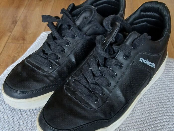 Mens McKenzie trainers  size 10 .15 euro