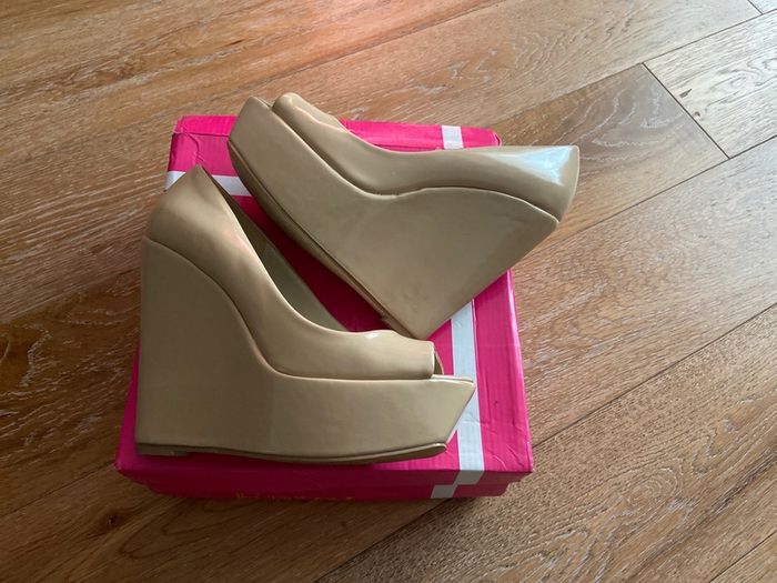 Envy Ladies High Nude Wedges Size 6