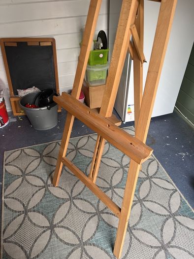 Standing artists easel for up to size A0