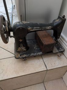 antique singer sewing machine