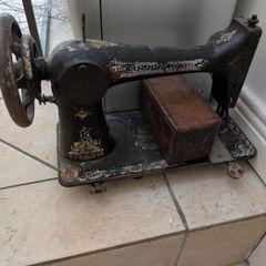 antique singer sewing machine