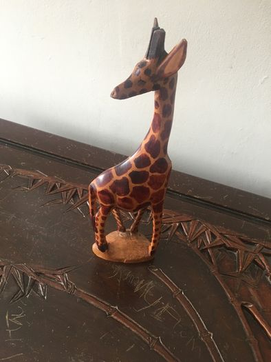 Beautiful crafted giraffe (12")