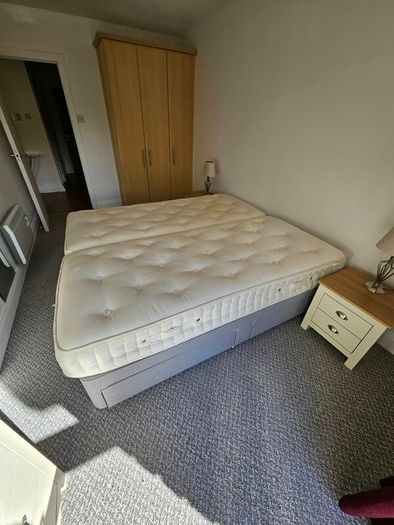 2 single beds