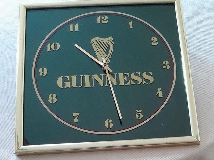 Vintage Guinness wall clock, battery operated