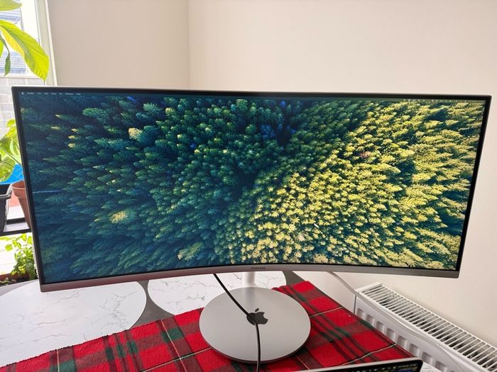 Samsung 34" Thunderbolt 3 Curved Monitor with Ultra-wide Screen CJ79