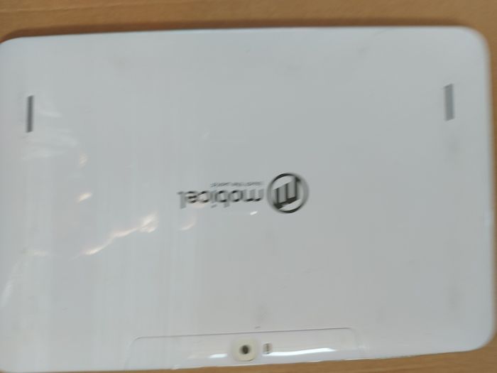 MOBICEL 10.1 inch Tablet, Model ECHO, 8GB, in excellent condition