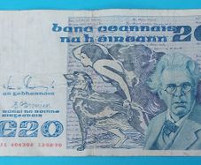 Irish 1990 Twenty Pound "YEATS"  banknot in V.Fine  condition