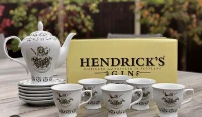 Tea set -Hendricks gin/set collectors/porcelain