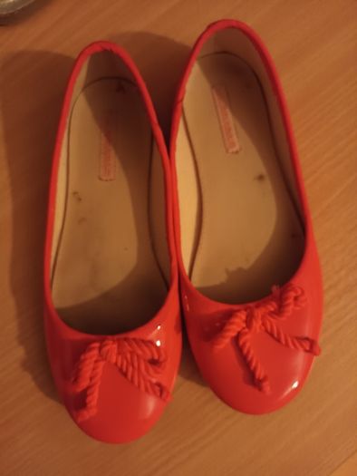 Girl's shoes, size 3