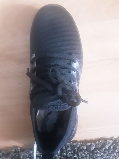 Trainers/Boys Lightweight Trainers  .. Size: 1 UK  ..  33/34 EU .. REDUCED PRICE